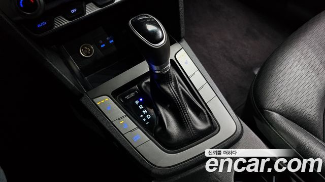 Hyundai AVANTE 1.6 — photo 1 of 26