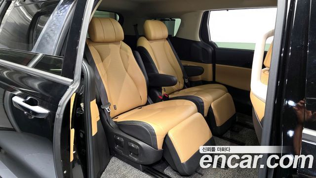 Kia Canival Gasoline 7-Seater Noblesse — photo 1 of 31