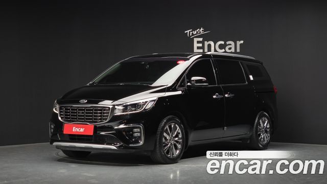 Kia Canival 7-Seater Limousine — photo 1 of 20