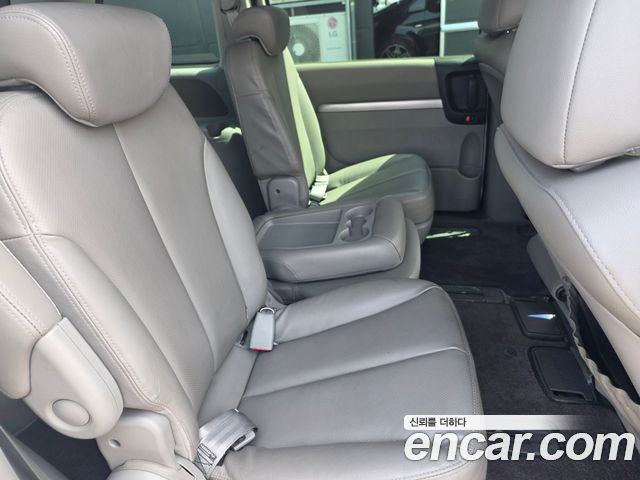 Kia Canival Grand Carnival GX — photo 1 of 20