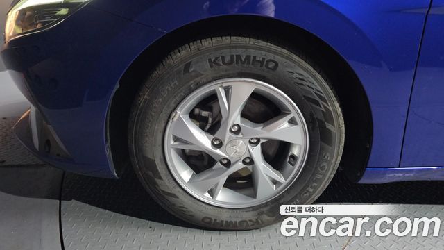 Hyundai AVANTE 1.6 — photo 1 of 31