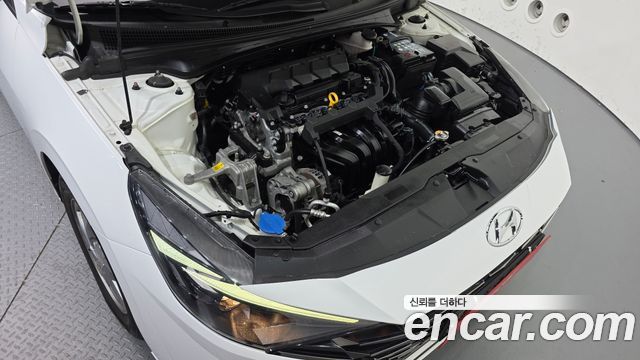 Hyundai AVANTE 1.6 — photo 1 of 28