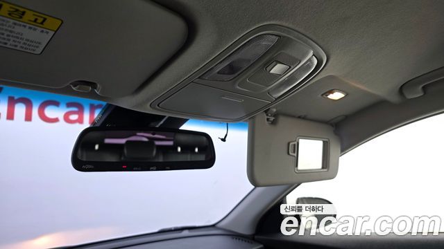 Kia Niro Prestige — photo 1 of 32