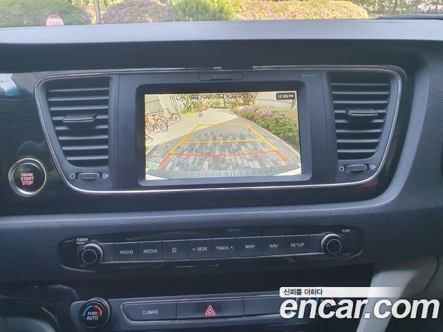Kia Canival 9-Seater Noblesse — photo 1 of 20