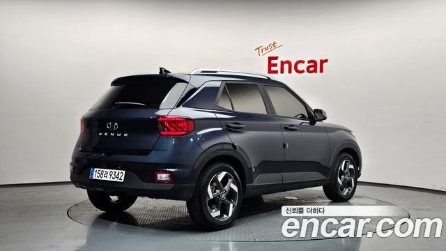 Hyundai Venue 1.6 Flux — photo 1 of 35