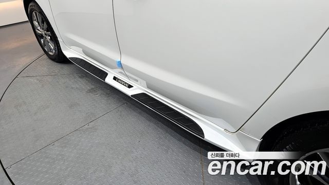Kia Canival 9-Seater Prstige — photo 1 of 30