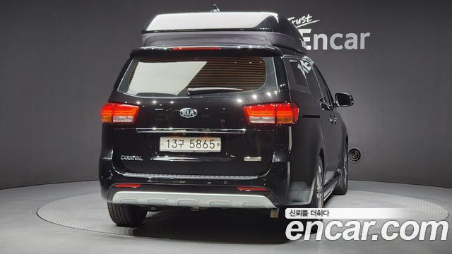 Kia Canival 9-seater Hi-Limousine — photo 1 of 35