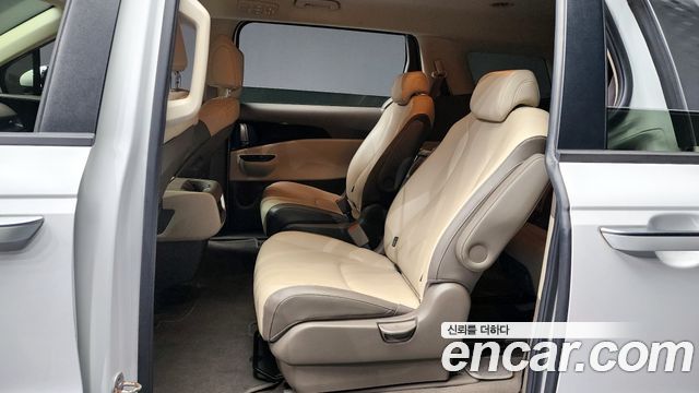 Kia Canival Diesel 9-Seater Prestige
