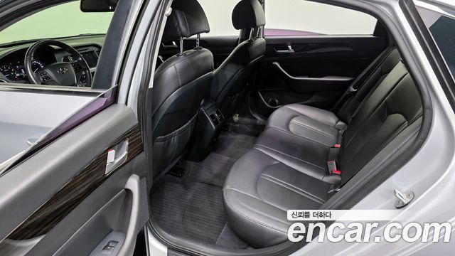 Hyundai Sonata 2.0 Smart — photo 1 of 31