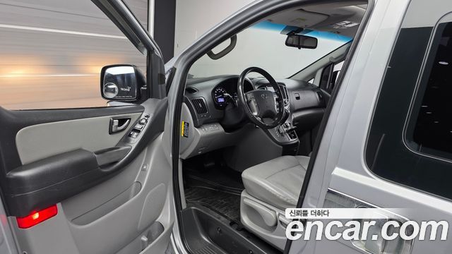 2018 Hyundai Starex 4WD Wagon 12-Seater, photograph 11