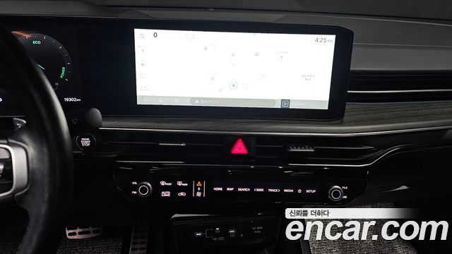 Kia K5 Signature — photo 1 of 32