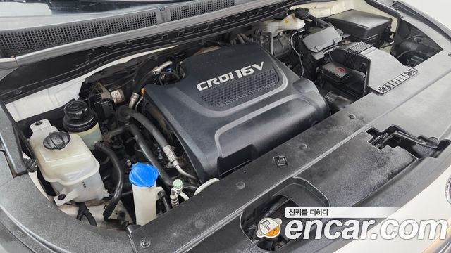 Kia Canival 9-seater Prestige — photo 1 of 20