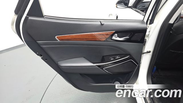 Kia K7 2.4 GDI Limited — photo 1 of 37