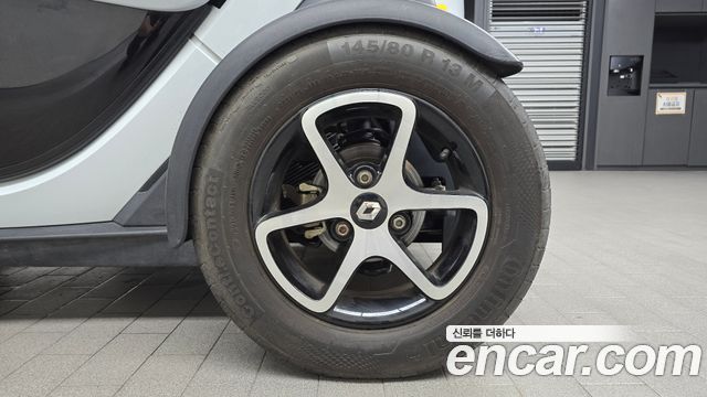 2017 Renault-KoreaSamsung Twizy Intens(2-seater), photograph 6