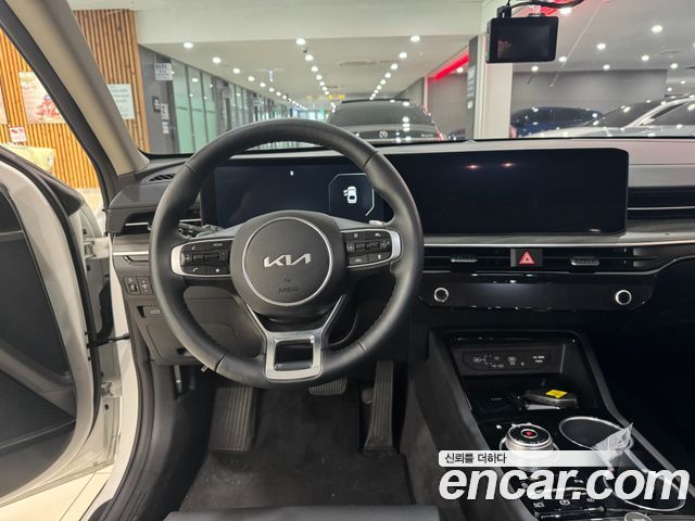 Kia K5 2.0 — photo 1 of 16