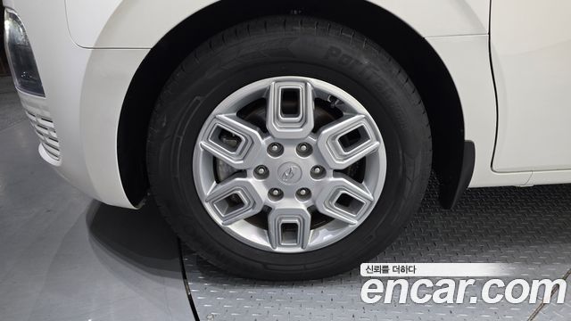 Hyundai Staria Cargo 5-Seater — photo 1 of 20