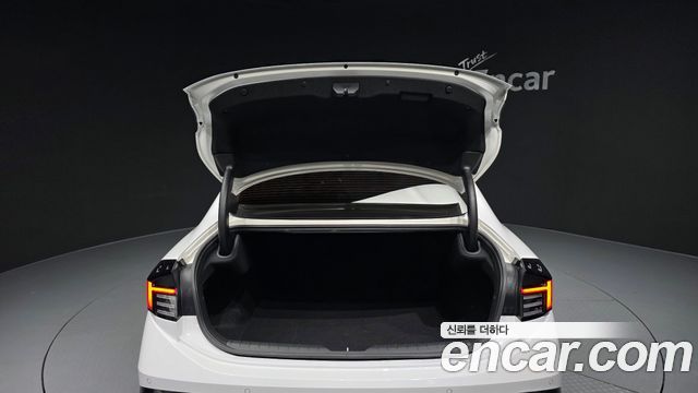 Hyundai Sonata 2.0 — photo 1 of 31