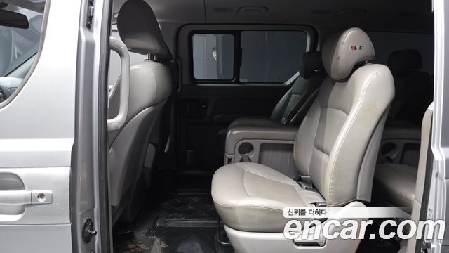 Hyundai Starex 11-Seater Wagon — photo 1 of 30