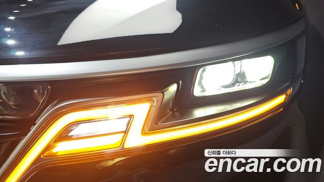 Kia Canival Diesel 9-Seater Prestige — photo 1 of 30