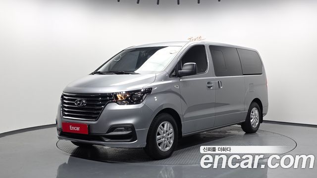 Hyundai Starex Van 5-Seater — photo 1 of 30
