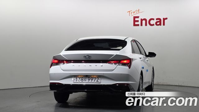 Hyundai AVANTE 1.6 — photo 1 of 29