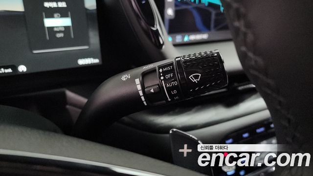 Genesis G90 Gasoline 3.5 Turbo e-S/C AWD — photo 1 of 38