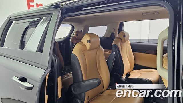 Kia Canival Diesel 9-Seater Prestige — photo 1 of 31