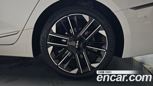 Kia K8 Signature — photo 1 of 37