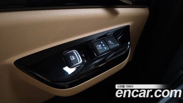 Kia Canival Diesel 9-Seater Signature — photo 1 of 33