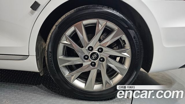Hyundai Grandeur Calligraphy — photo 1 of 39