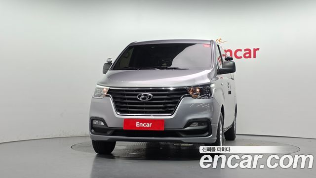 Hyundai Starex Van 3-Seater — photo 1 of 27