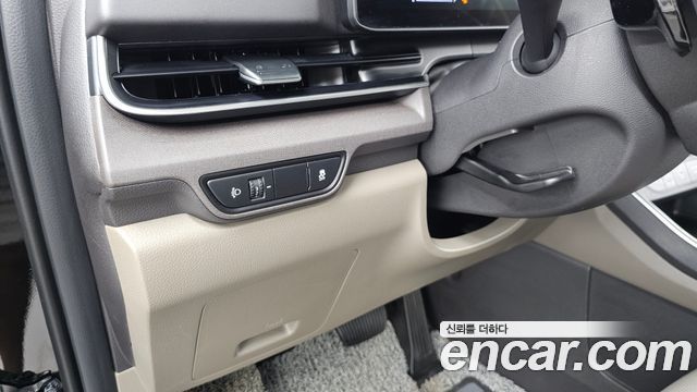 Kia Canival HEV 9 seater Prestige — photo 1 of 30