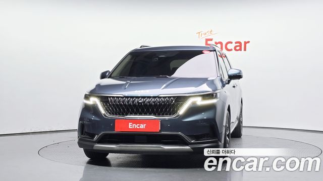 Kia Canival 9-Seater Signature — photo 1 of 20