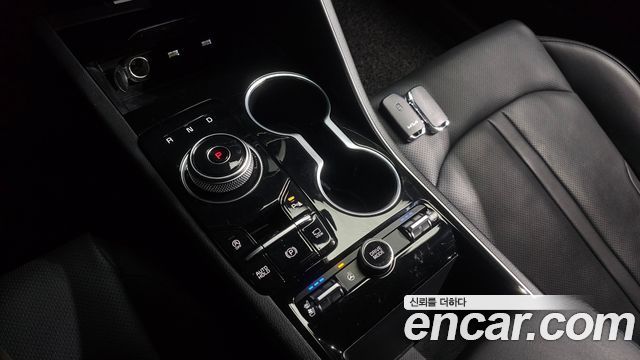 Kia K5 2.0 — photo 1 of 34