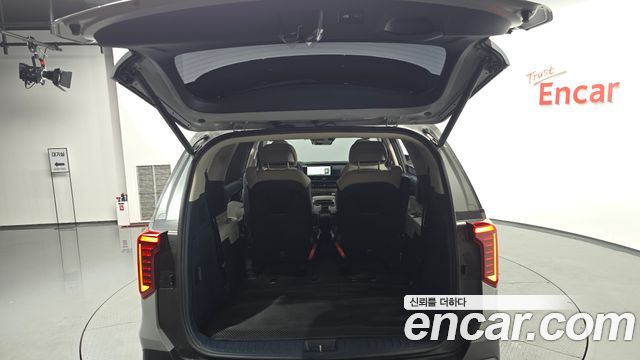 Kia Canival HEV 7seater Gravity — photo 1 of 38