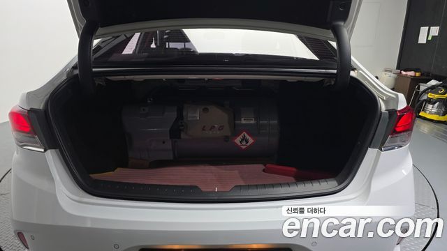 Hyundai Sonata LPI Taxi — photo 1 of 30