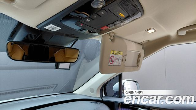 Kia Canival Gasoline 9-Seater Signature — photo 1 of 30