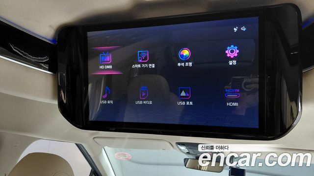 Kia Canival Gasoline 7-Seater Hi-Limousine — photo 1 of 31