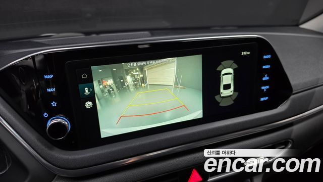 Hyundai Sonata 2.0 — photo 1 of 31