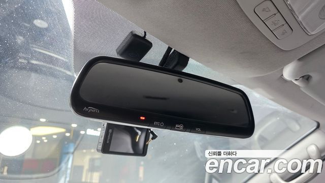 Hyundai Starex 5-Seater VAN — photo 1 of 29