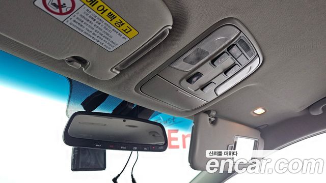 Kia Canival 9-Seater Prstige — photo 1 of 30