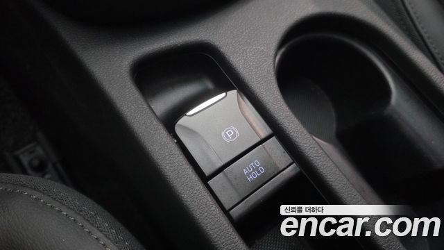 Hyundai Kona Modern — photo 1 of 32