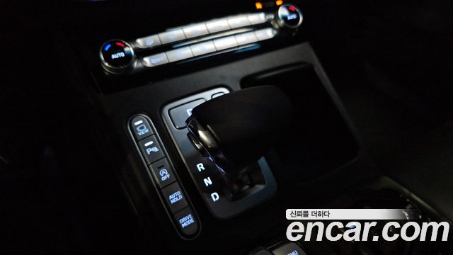 Genesis G90 3.8 AWD — photo 1 of 38