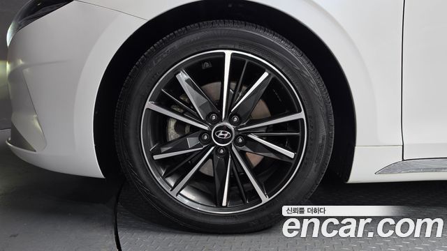 Hyundai Grandeur 2.5 — photo 1 of 30