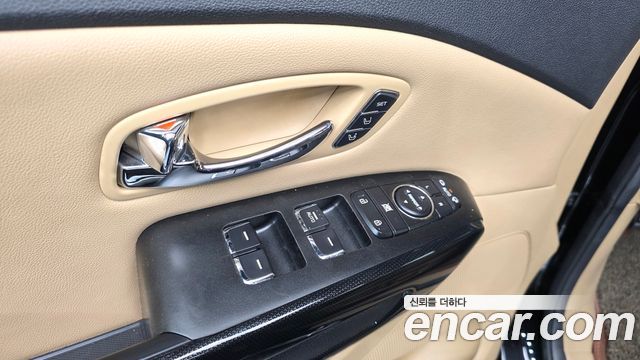 Kia Canival 9-seater Noblesse — photo 1 of 34