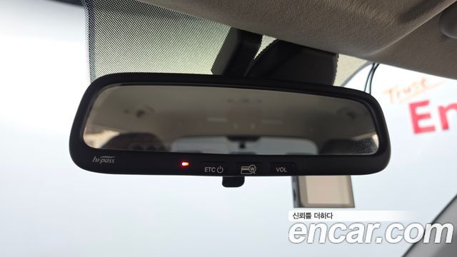 Hyundai Venue 1.6 Smart — photo 1 of 31