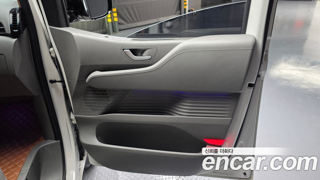 Hyundai Staria L3.5 Lounge 7-Seater — photo 1 of 38