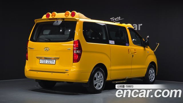 Hyundai Starex 4WD School Bus — photo 1 of 32