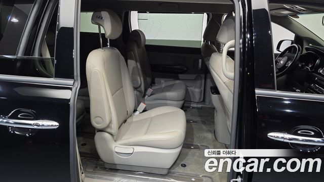 Kia Canival 9-Seater Prstige — photo 1 of 30