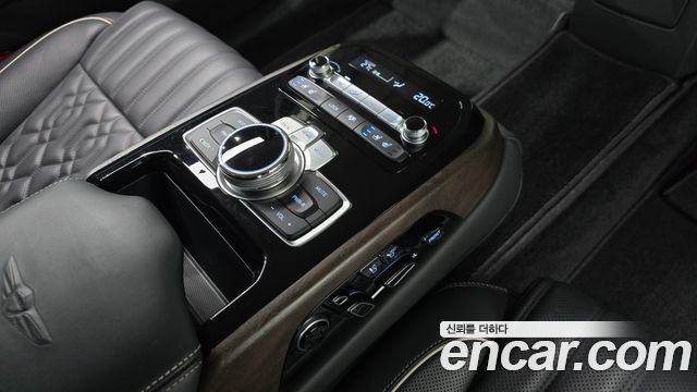 Genesis G90 5.0 AWD — photo 1 of 31